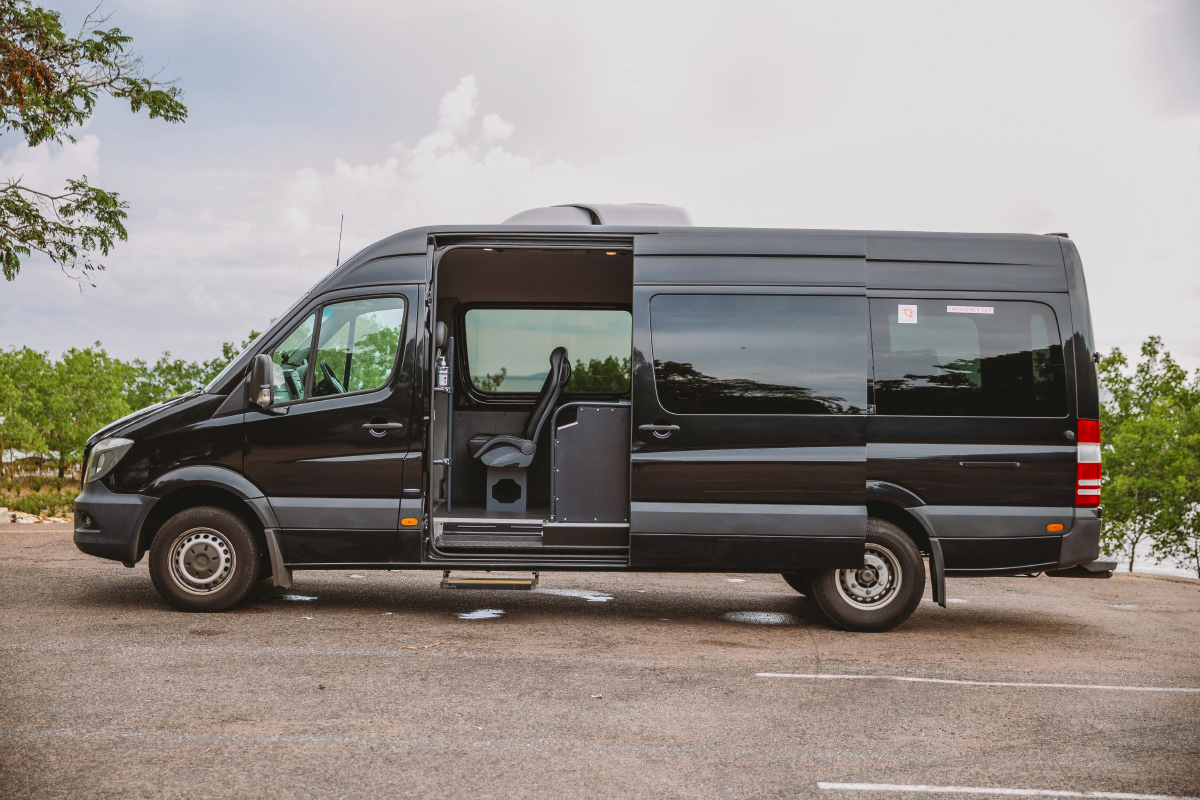 Out'n'back Limos Mercedes Benz Sprinter